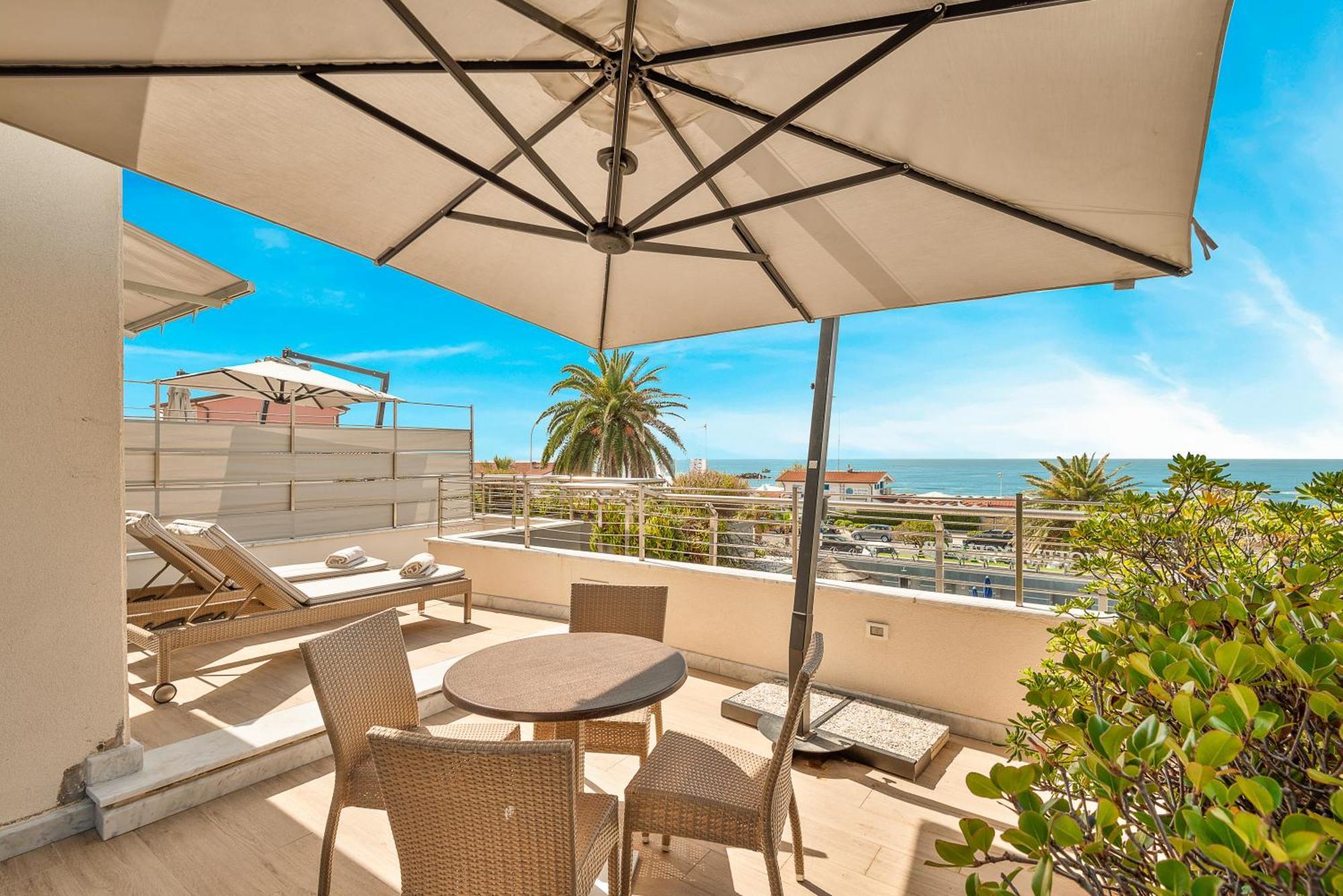 Hotel Excelsior Marina di Massa Exterior photo